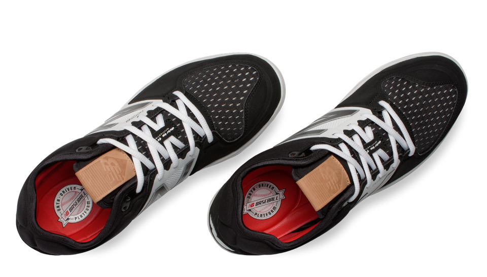 New Balance – Black/White Low-Cut 3000v3 Metal Spikes (L3000BK3) 2 New Balance – Black/White Low-Cut 3000v3 Metal Spikes (L3000BK3) - Image 2