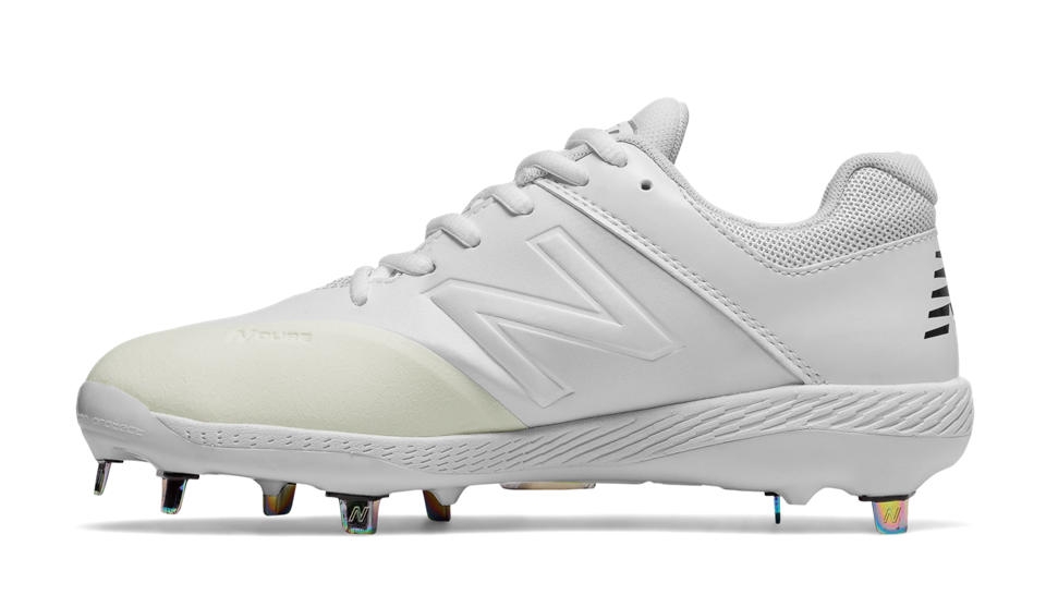 New Balance – White/White Women’s Fastpitch Spikes (SMFUSEW1) 2 New Balance – White/White Women’s Fastpitch Spikes (SMFUSEW1) - Image 2