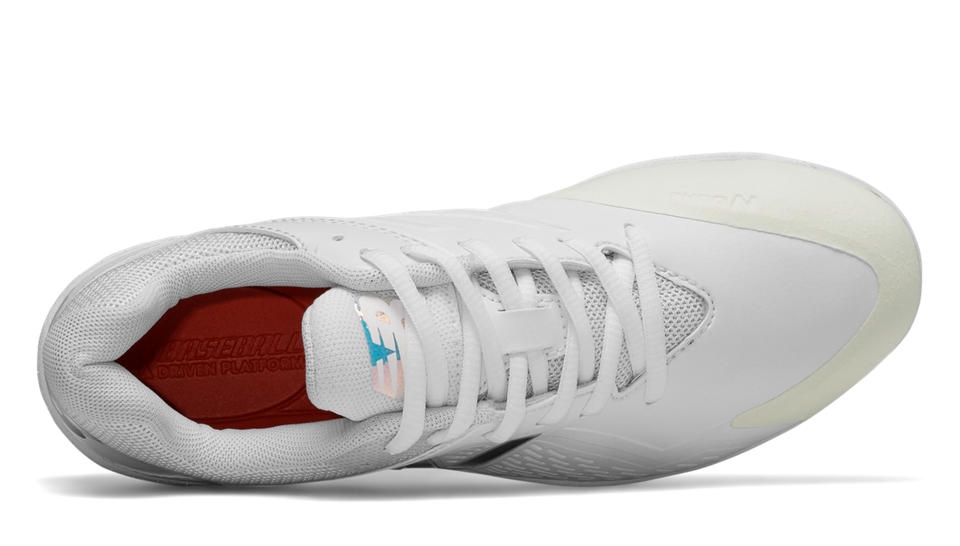 New Balance – White/White Women’s Fastpitch Spikes (SMFUSEW1) 3 New Balance – White/White Women’s Fastpitch Spikes (SMFUSEW1) - Image 3