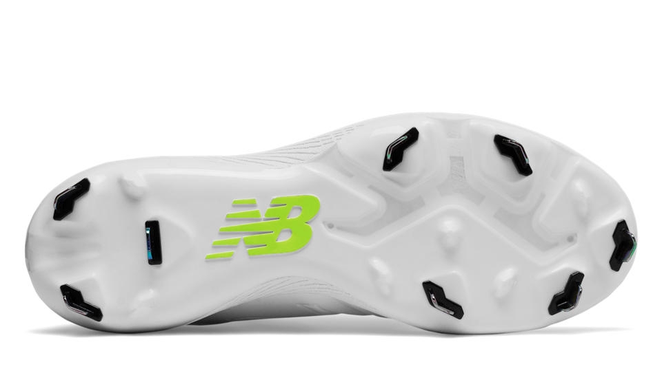 New Balance – White/White Women’s Fastpitch Spikes (SMFUSEW1) 4 New Balance – White/White Women’s Fastpitch Spikes (SMFUSEW1) - Image 4
